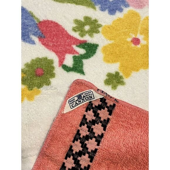 Vintage Towel Lot Cannon MCM Fringe Pink Floral Retro 60s 70s Dundee TWL001 - Picture 2 of 5